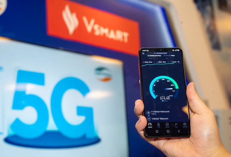 Thử nghiệm của Cục Viễn th&ocirc;ng tr&ecirc;n Vsmart Aris 5G cho kết quả tốc độ 5G tr&ecirc;n mẫu điện thoại n&agrave;y cao gấp 8 lần so với tốc độ 4G..