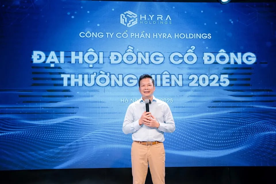 Shark Hưng tại Đại hội đồng cổ đ&ocirc;ng thường ni&ecirc;n 2025 của Hyra Holdings. Ảnh: Hyra.