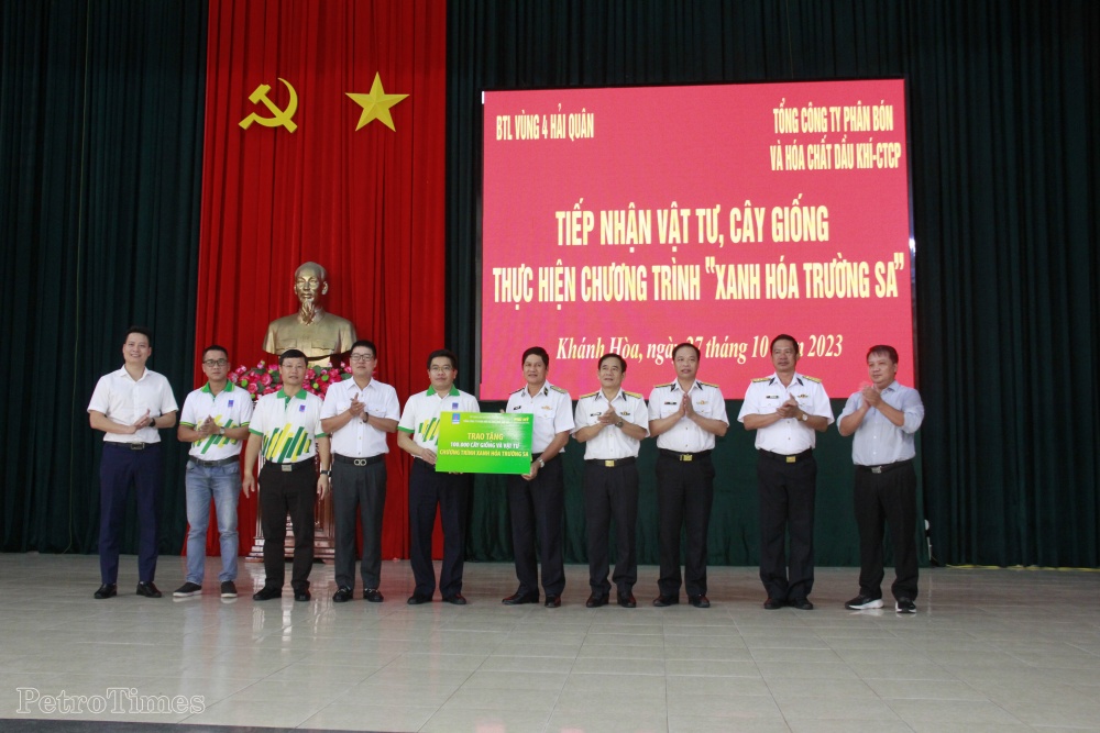 PVFCCo b&#224;n giao vật tư v&#224; 100.000 c&#226;y xanh g&#243;p phần xanh ho&#225; Trường Sa  - Ảnh 2