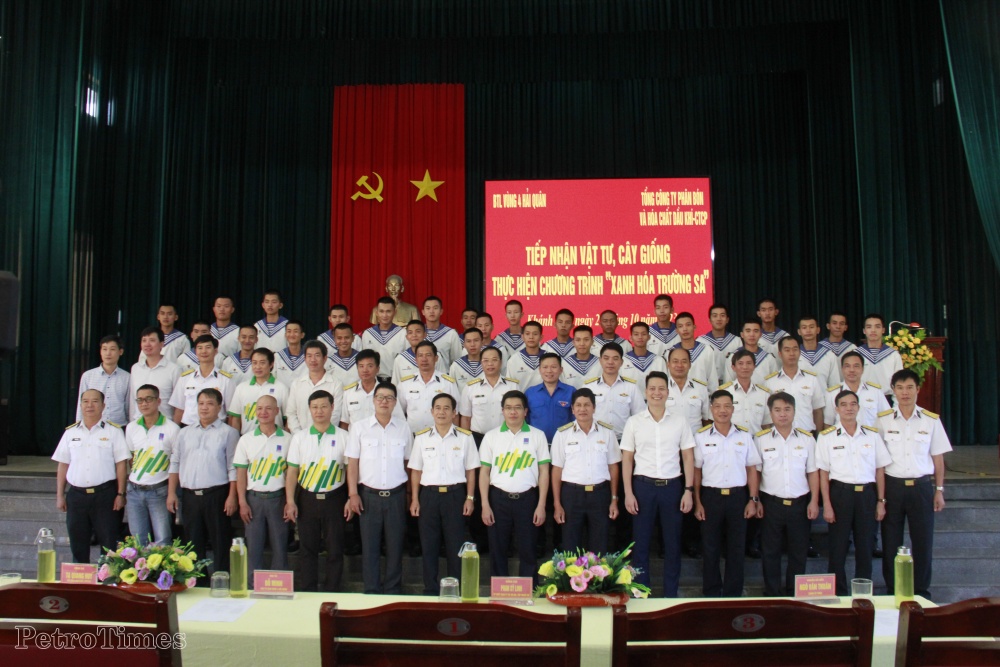 PVFCCo b&#224;n giao vật tư v&#224; 100.000 c&#226;y xanh g&#243;p phần xanh ho&#225; Trường Sa  - Ảnh 6