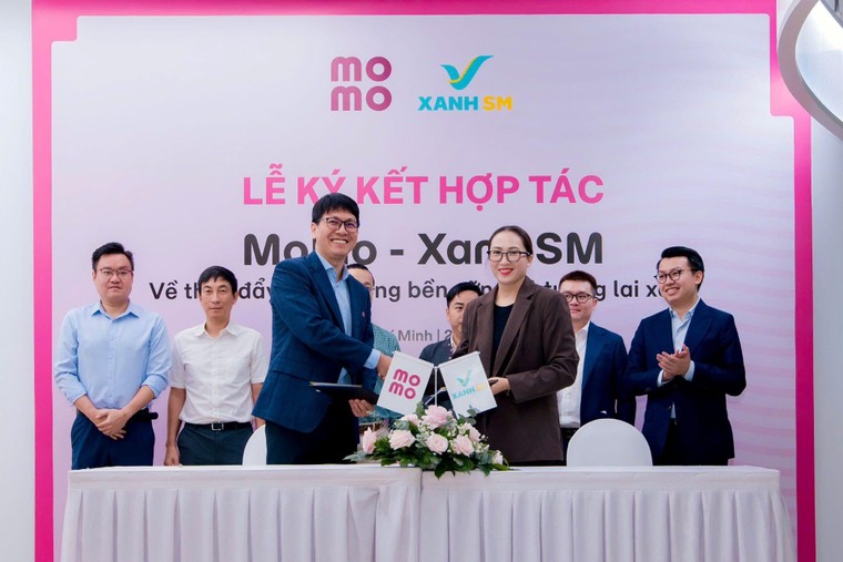 MoMo và Xanh SM ký kết hợp tác chiến lược, mở rộng dịch vụ di chuyển xanh và thanh toán số cho người dùng - Ảnh 2