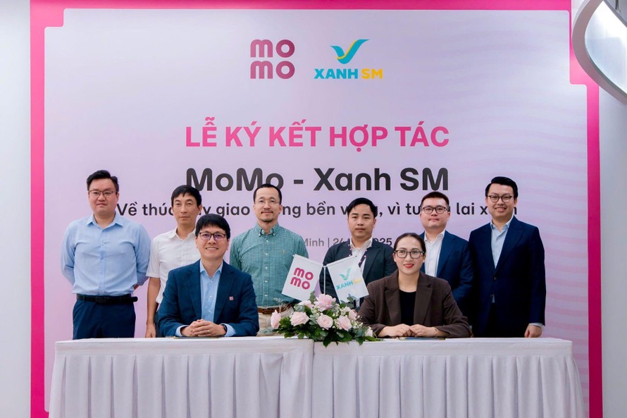 MoMo và Xanh SM ký kết hợp tác chiến lược, mở rộng dịch vụ di chuyển xanh và thanh toán số cho người dùng - Ảnh 1