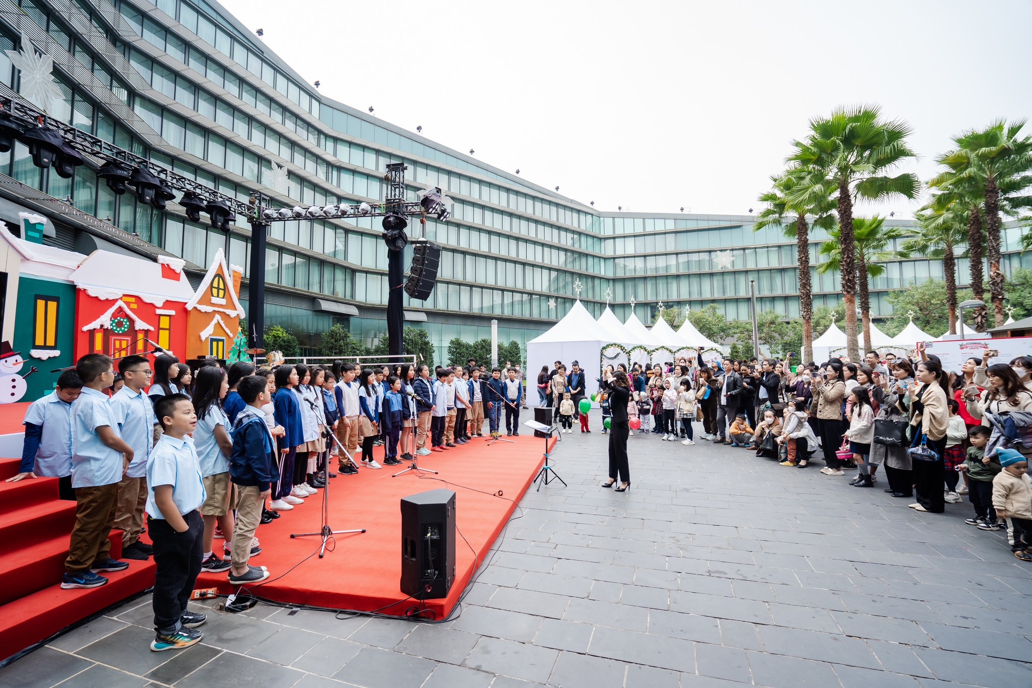 Kh&aacute;ch sạn JW Marriott H&agrave; Nội ch&agrave;o đ&oacute;n Gi&aacute;ng sinh bằng hoạt động &yacute; nghĩa d&agrave;nh cho c&aacute;c em nhỏ