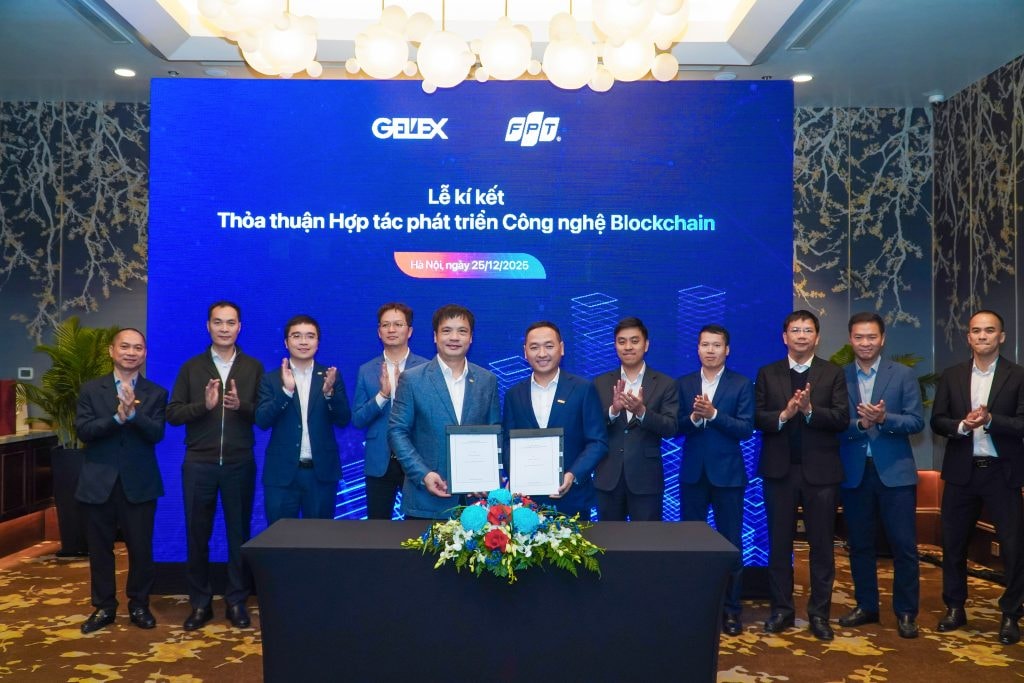 Đại diện l&atilde;nh đạo FPT v&agrave; GELEX k&yacute; kết thỏa thuận hợp t&aacute;c ph&aacute;t triển c&ocirc;ng nghệ blockchain.