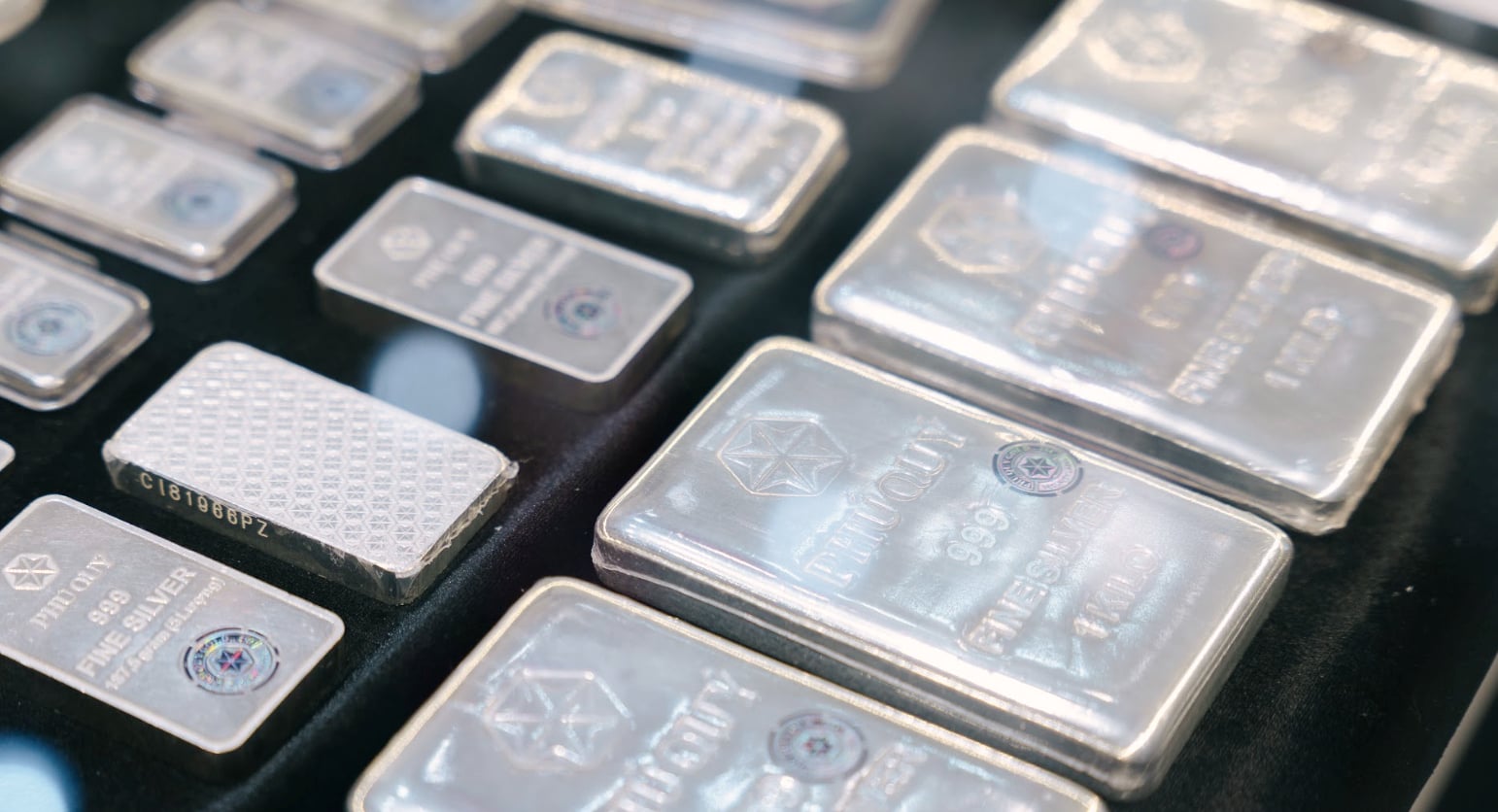 Giá bạc lao dốc, 'bốc hơi' hơn 7 triệu đồng sau một đêm - Ảnh 1