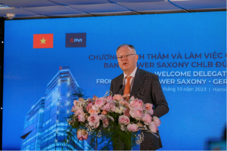 &nbsp;&nbsp;&nbsp;&nbsp;&nbsp;&nbsp;&nbsp;&nbsp; &Ocirc;ng Stephan Weil &ndash; Thủ hiến bang Lower Saxony (Đức)