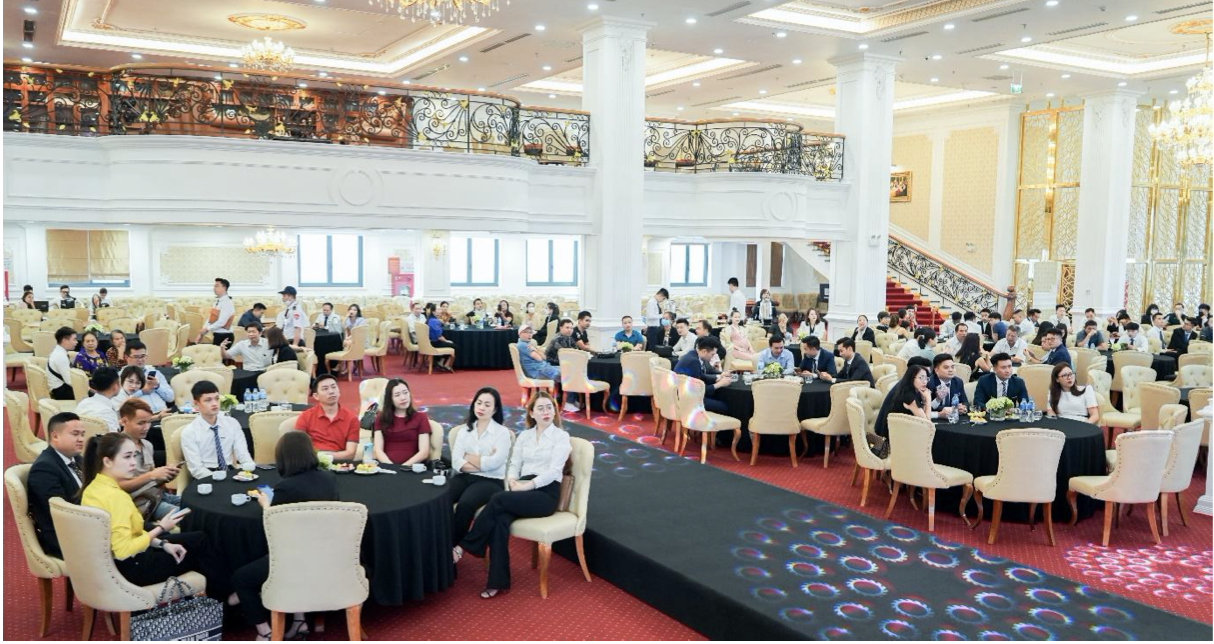 Đ&ocirc;ng đảo kh&aacute;ch h&agrave;ng v&agrave; đối t&aacute;c tham gia tọa đ&agrave;m chia sẻ cơ hội đầu tư tại Danko Plaza &nbsp;