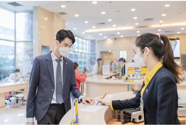 Kh&aacute;ch h&agrave;ng giao dịch tại Nam A Bank &nbsp;