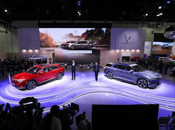 To&#224;n cảnh sự kiện ra mắt xe điện VF e35, VF e36 tại Mỹ - Ảnh 8