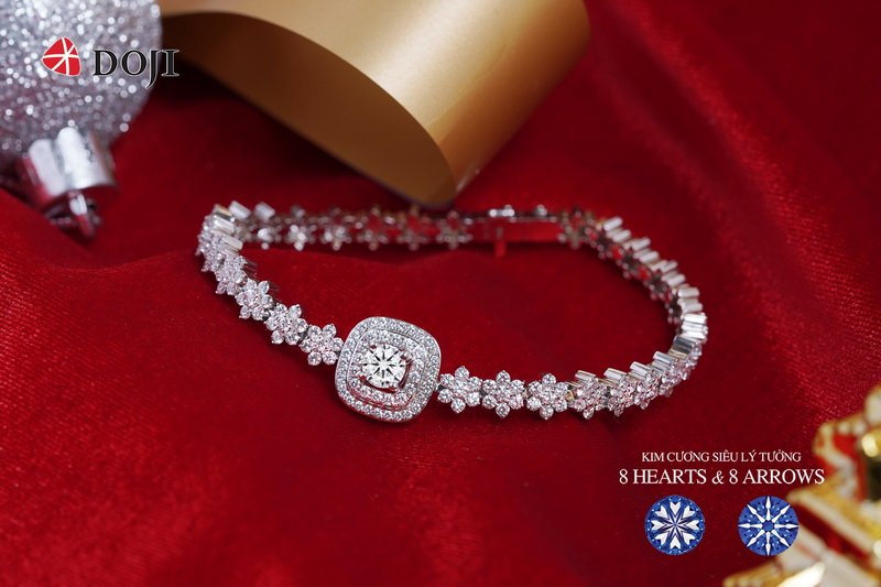 Những thiết kế trang sức Kim cương si&ecirc;u l&yacute; tưởng 8 Hearts &amp; 8 Arrows chỉ từ 15 triệu sẽ gi&uacute;p cho phụ nữ lu&ocirc;n trọn vẹn. &nbsp;