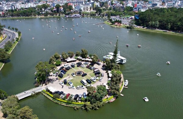 Đấu gi&aacute; đảo hồ Xu&acirc;n Hương: Đại gia H&agrave; Nội bỏ cọc