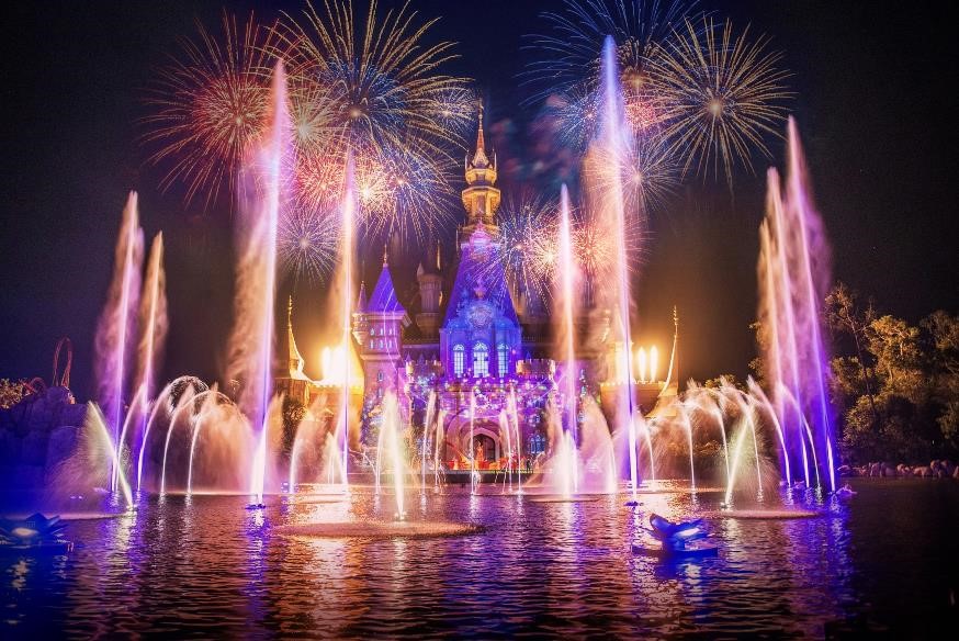 Không khí countdown 2026 rực rỡ ánh sáng, rộn ràng âm thanh và rạo rực cảm xúc tại các trung tâm lễ hội “họ Vin” - Ảnh 12