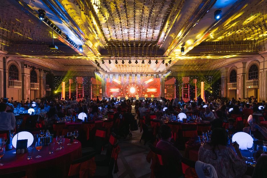 Không khí countdown 2026 rực rỡ ánh sáng, rộn ràng âm thanh và rạo rực cảm xúc tại các trung tâm lễ hội “họ Vin” - Ảnh 13