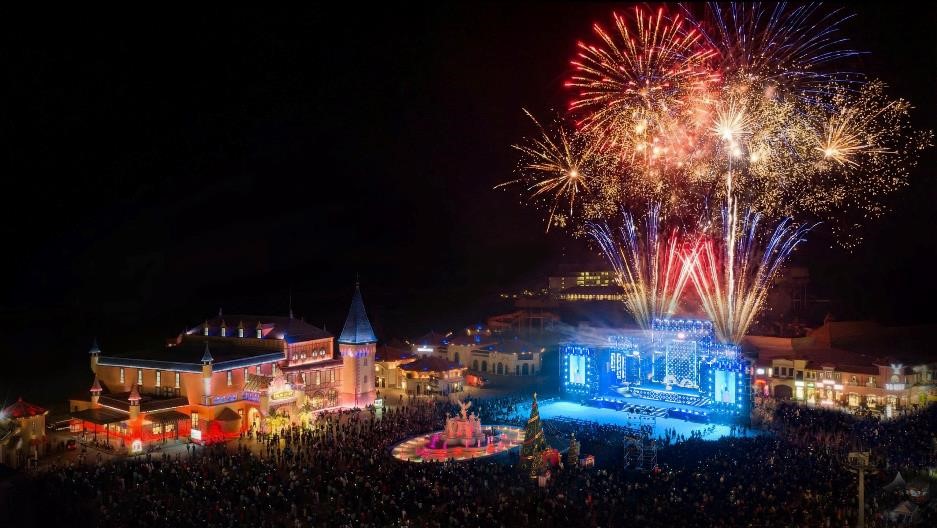 Không khí countdown 2026 rực rỡ ánh sáng, rộn ràng âm thanh và rạo rực cảm xúc tại các trung tâm lễ hội “họ Vin” - Ảnh 3