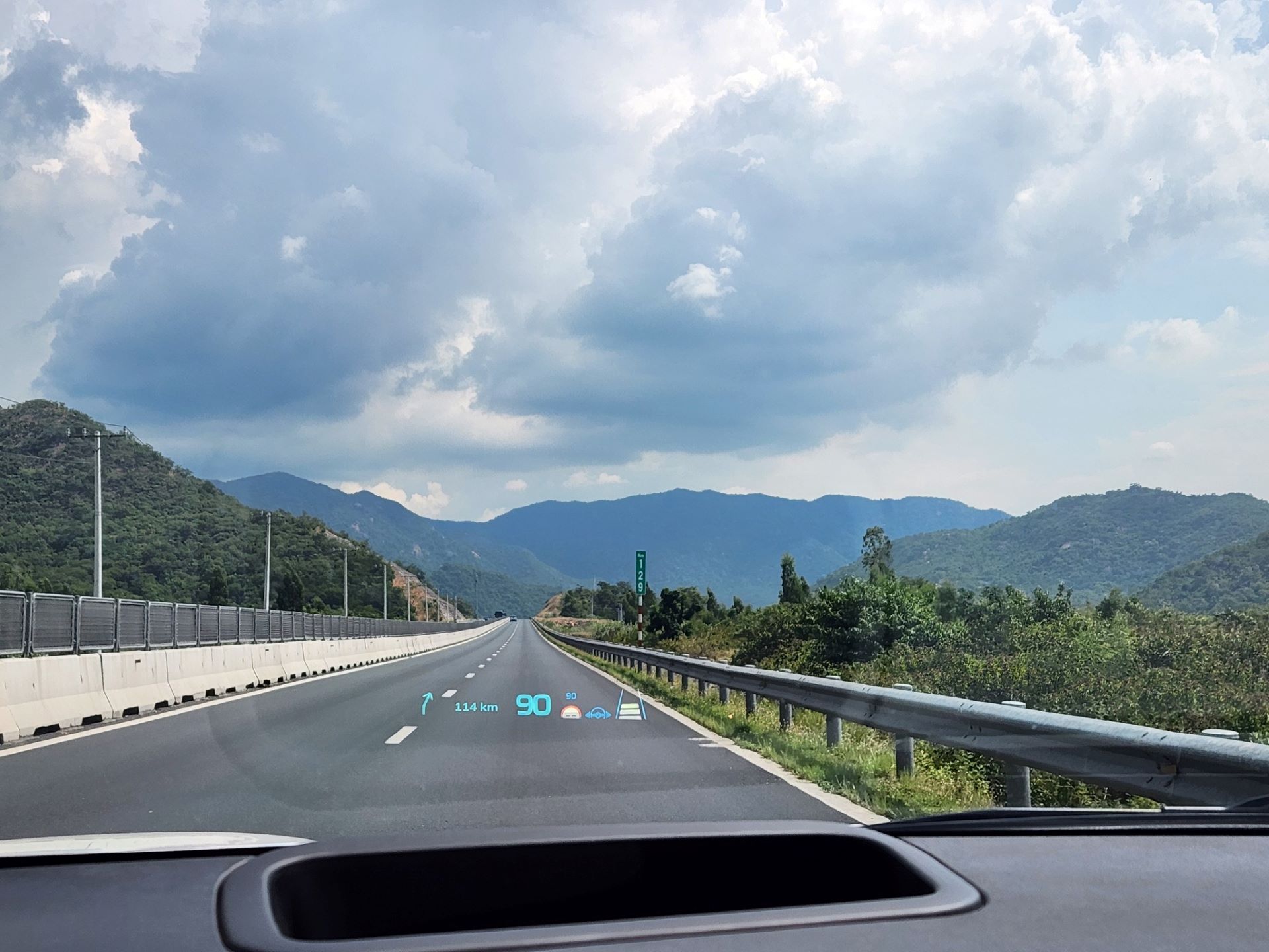 Hệ thống ADAS tr&ecirc;n VF 7 được anh Đức đ&aacute;nh gi&aacute; cao.