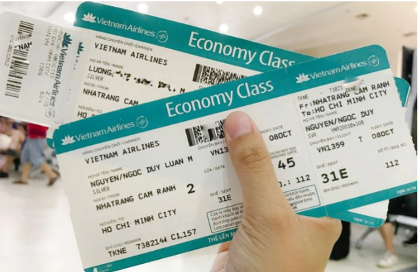 Gi&aacute; v&eacute; m&aacute;y bay tăng cao dịp Tết