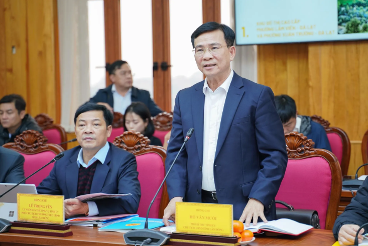 Chủ tịch UBND tỉnh L&acirc;m Đồng Hồ Văn Mười ph&aacute;t biểu tại buổi l&agrave;m việc. (Ảnh: Cổng th&ocirc;ng tin điện tử tỉnh L&acirc;m Đồng)