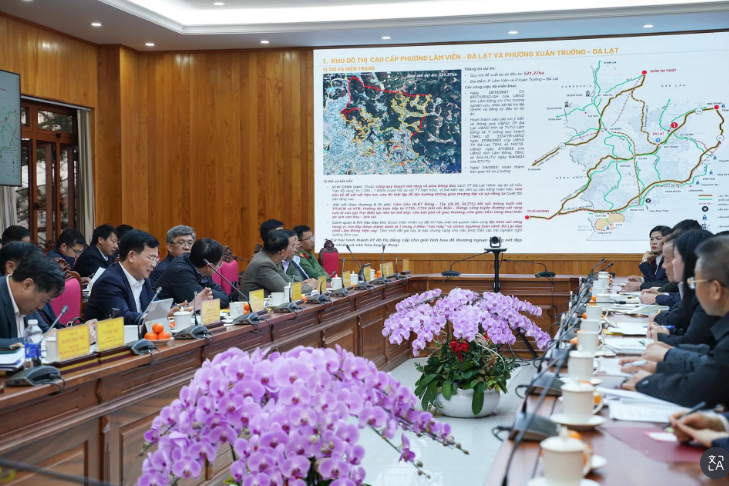 Quang cảnh buổi l&agrave;m việc. (Ảnh: Cổng th&ocirc;ng tin điện tử tỉnh L&acirc;m Đồng).