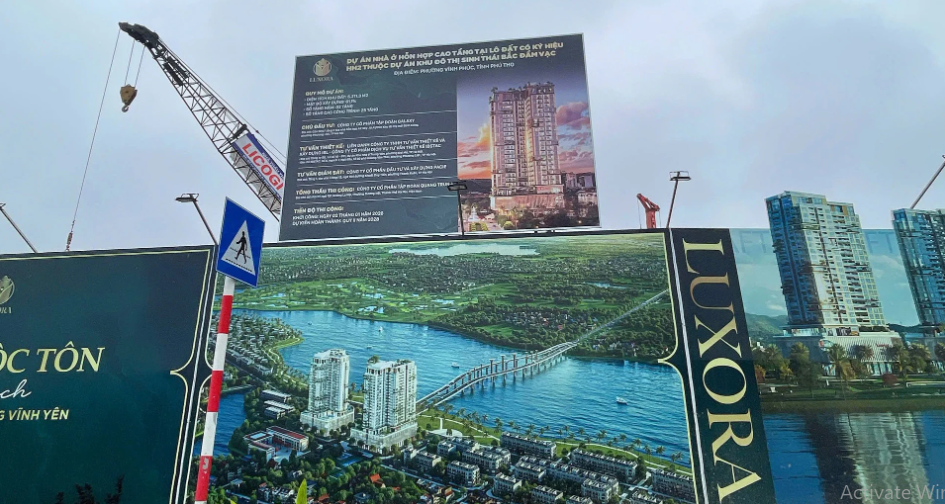 Theo lời m&ocirc;i giới bất động sản t&ecirc;n H.T., hiện gi&aacute; b&aacute;n chung cư đối với căn 2 ngủ, 2 vệ sinh c&oacute; diện t&iacute;ch hơn 70m2 tại đ&acirc;y c&oacute; gi&aacute; dao động từ 3,4 tỷ đến 3,7 tỷ đồng. Trong khi đ&oacute;, c&aacute;c căn 3 ngủ, 2 vệ sinh c&oacute; diện t&iacute;ch dao động từ 100m2 &ndash; 120m2 sẽ c&oacute; mức gi&aacute; hơn 5 tỷ đồng. Nếu chọn những căn căn g&oacute;c, mức gi&aacute; sẽ cao hơn.