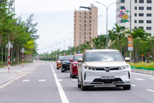 Chủ xe nói về VinFast VF 9: Lái êm, dùng sướng, trải nghiệm liên tục được nâng cấp - Ảnh 2