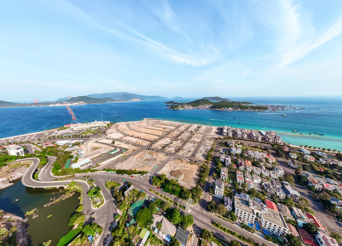 Vinhomes Pearl Bay đang dần lộ diện tại Số 9 Trần Ph&uacute; - vị tr&iacute; đẹp nhất tr&ecirc;n tuyến đường danh gi&aacute; bậc nh&aacute;t Nha Trang