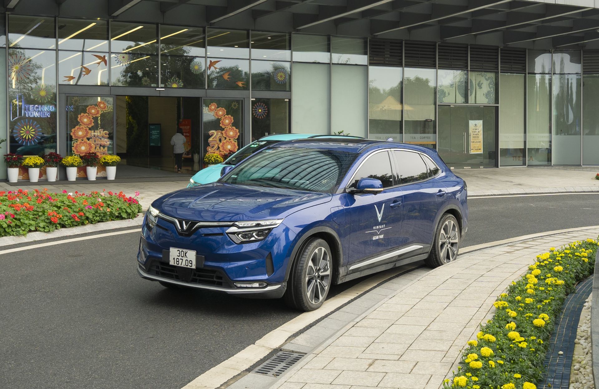 Xuống tiền VinFast VF 8 dịp giáp Tết: Nhận quà lớn, tiết kiệm cả trăm triệu đồng - Ảnh 2