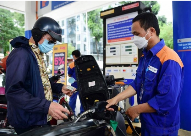 Gi&#225; xăng v&#224;o kỳ tăng th&#234;m 1.000 đồng, vượt mốc 24.000 đồng/l&#237;t? - Ảnh 1