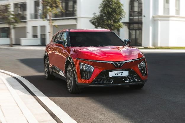 Những ưu đ&atilde;i đặc biệt d&agrave;nh cho xe điện khiến xe xăng đang dần &ldquo;thất thế&rdquo; trong cuộc đua về gi&aacute; &nbsp;