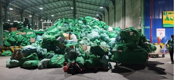 H&igrave;nh ảnh h&agrave;ng ho&aacute; &ugrave;n ứ tại&nbsp;Giao h&agrave;ng tiết kiệm.