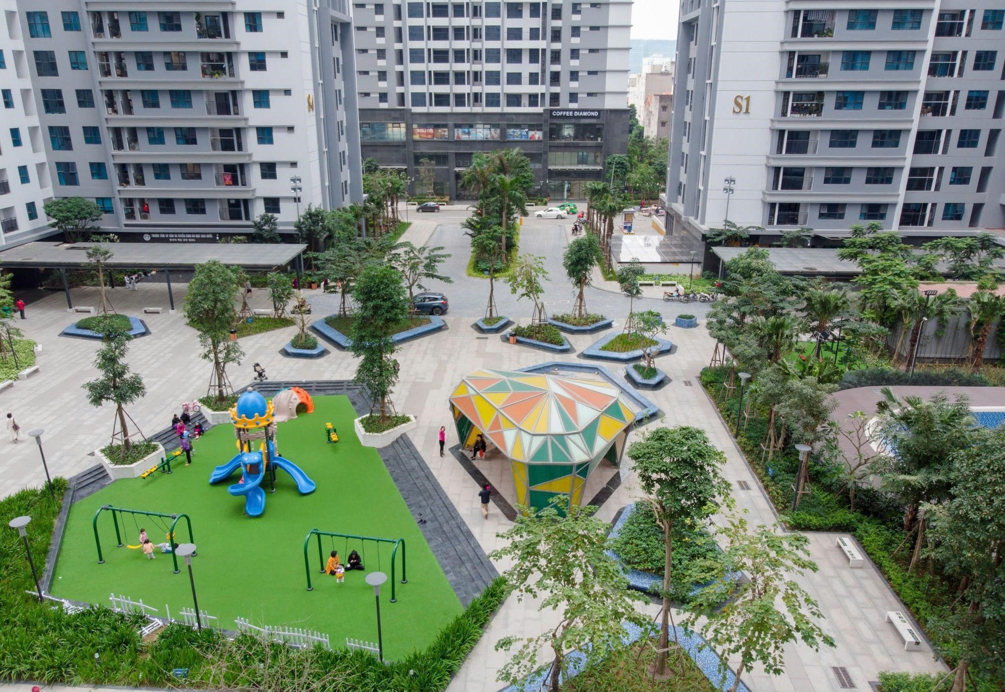 Kh&aacute;ch h&agrave;ng&hellip; tại TTTM khu R chịu nhiều thiệt hại khi bị cắt nước từ trước Tết Nguy&ecirc;n đ&aacute;n. &nbsp;