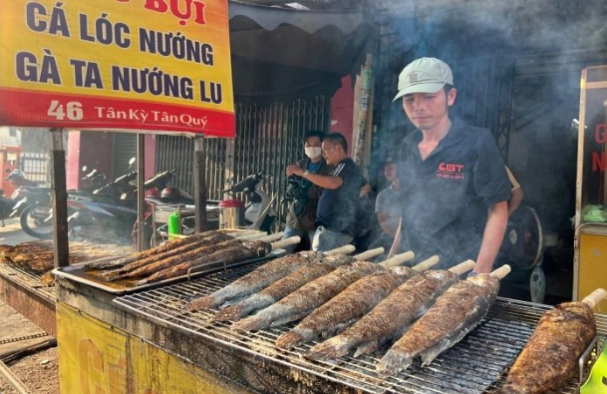 C&aacute;c điểm b&aacute;n h&agrave;ng ngh&igrave;n con c&aacute; l&oacute;c nướng trui trong ng&agrave;y v&iacute;a Thần T&agrave;i tại TP. HCM (ảnh minh họa)