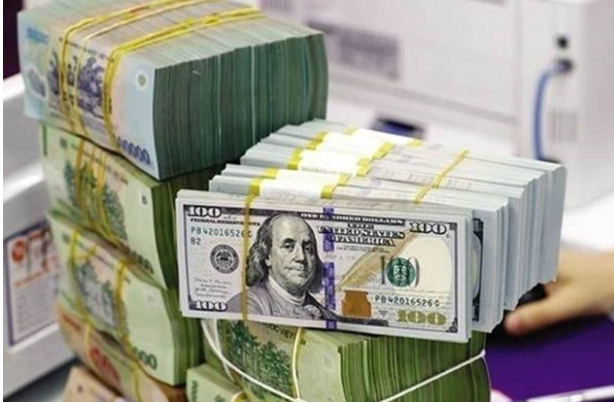 Ngay sau Tết, l&#227;i suất li&#234;n ng&#226;n h&#224;ng đồng loạt lao dốc - Ảnh 1