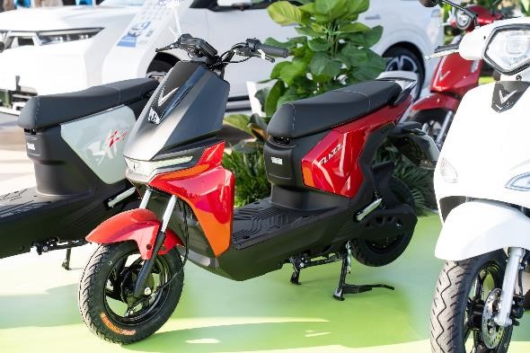 Trả góp 0 đồng, Gen Z Việt rinh ngay “chiến mã” VinFast Flazz “lượn” cả tuần không lo hết pin - Ảnh 2