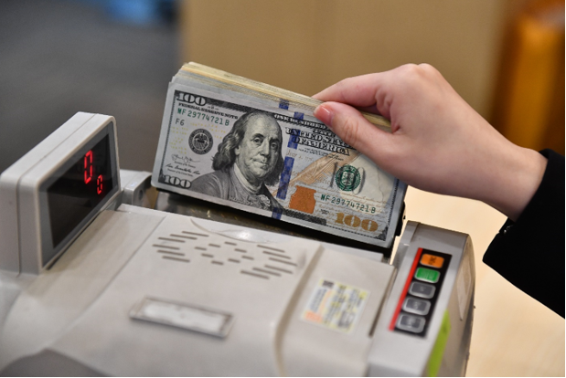 Miễn ph&iacute; chuyển tiền của PVcomBank v&agrave; điện ph&iacute;, ưu đ&atilde;i ph&iacute; ng&acirc;n h&agrave;ng đại l&yacute;/ng&acirc;n h&agrave;ng nước ngo&agrave;i tr&ecirc;n đa k&ecirc;nh đ&atilde; mang tới nhiều sự lựa chọn, gi&uacute;p kh&aacute;ch h&agrave;ng tối ưu chi ph&iacute;.