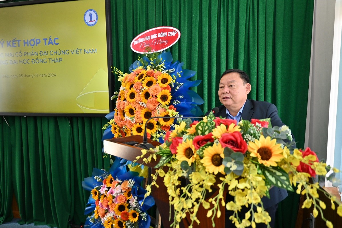 Tiến sĩ Hồ Văn Thống - Hiệu trưởng trường Đại học Đồng Th&aacute;p nhận định việc hợp t&aacute;c giữa Nh&agrave; trường v&agrave; PVcomBank l&agrave; xu thế mới trong thời đại 4.0