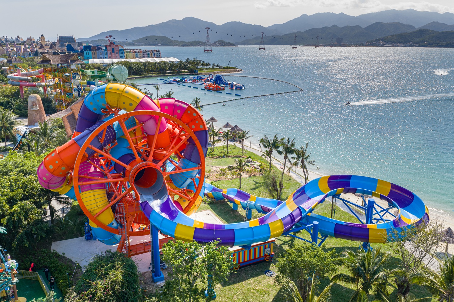 VinWonders Nha Trang sở hữu c&aacute;c tr&ograve; chơi đẳng cấp thế giới lần đầu xuất hiện tại Việt Nam