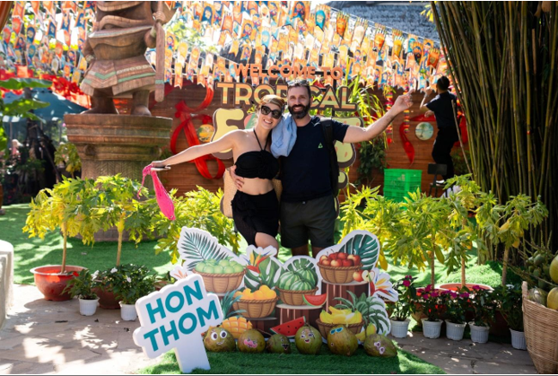 Kh&aacute;ch quốc tế c&oacute; thể qu&eacute;t m&atilde; QR để thanh to&aacute;n h&agrave;ng h&oacute;a, dịch vụ tại c&aacute;c điểm chấp nhận thanh to&aacute;n thuộc mạng lưới đối t&aacute;c của NCB