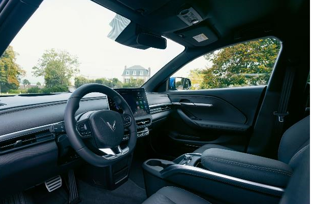 Giá xăng đồng loạt tăng mạnh, nhiều gia đình trẻ muốn xuống tiền sớm với VinFast VF 6 - Ảnh 2