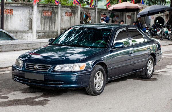 Bộ Công thương rao bán hàng loạt ô tô Toyota Camry, Altis, Innova - Ảnh 1