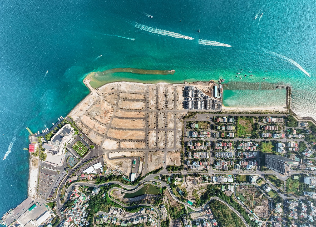 B&atilde;i tắm ri&ecirc;ng d&agrave;i 1km tại Vinhomes Pearl Bay đang dần ho&agrave;n thiện &nbsp;