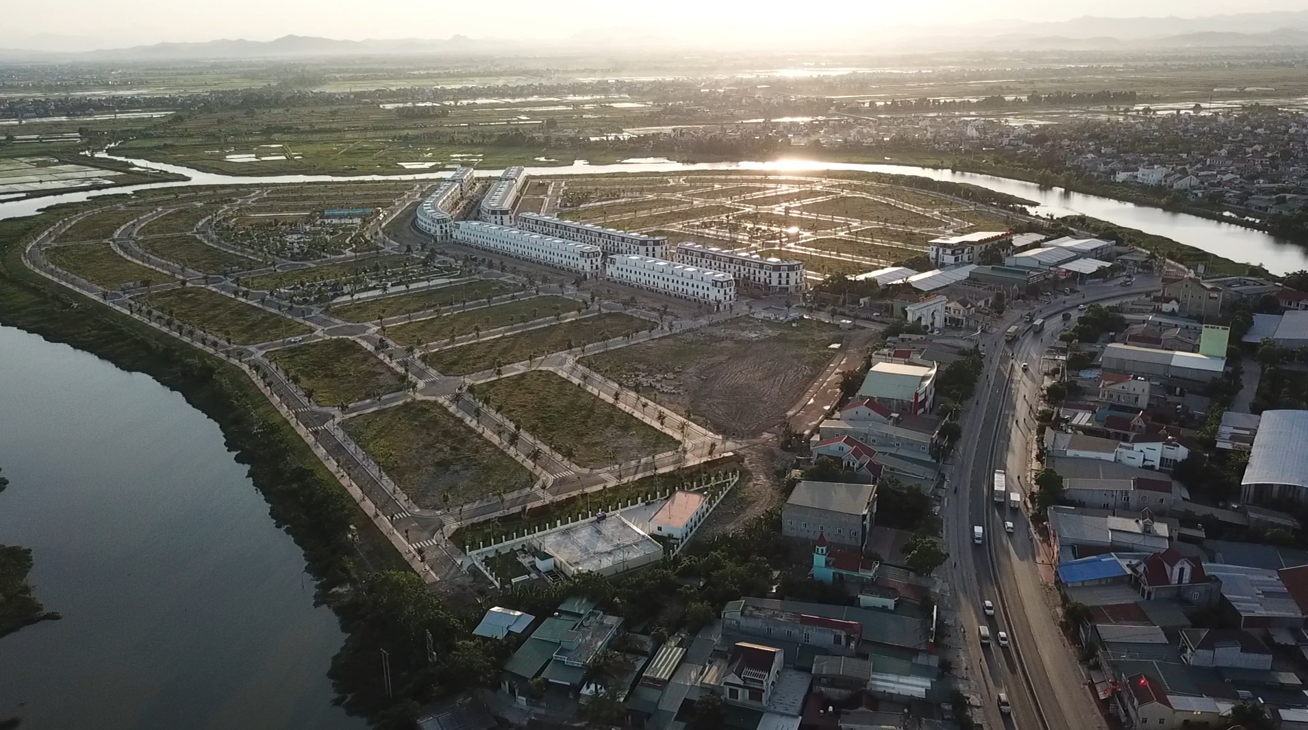 Khu đ&ocirc; thị TNR Stars Diễn Ch&acirc;u tọa lạc tại huyện Diễn Ch&acirc;u, Nghệ An với ch&acirc;m &ldquo;chỉ một bước ch&acirc;n, chạm ng&agrave;n tiện &iacute;ch&rdquo;.