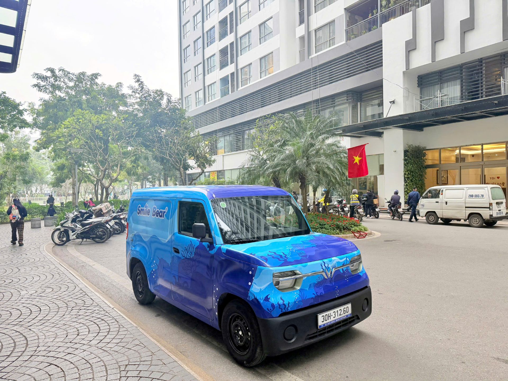 Mua VinFast EC Van về chở hàng, chủ xe nói thẳng: “Tiết kiệm hơn 6 triệu đồng/tháng so với xe chạy xăng” - Ảnh 2