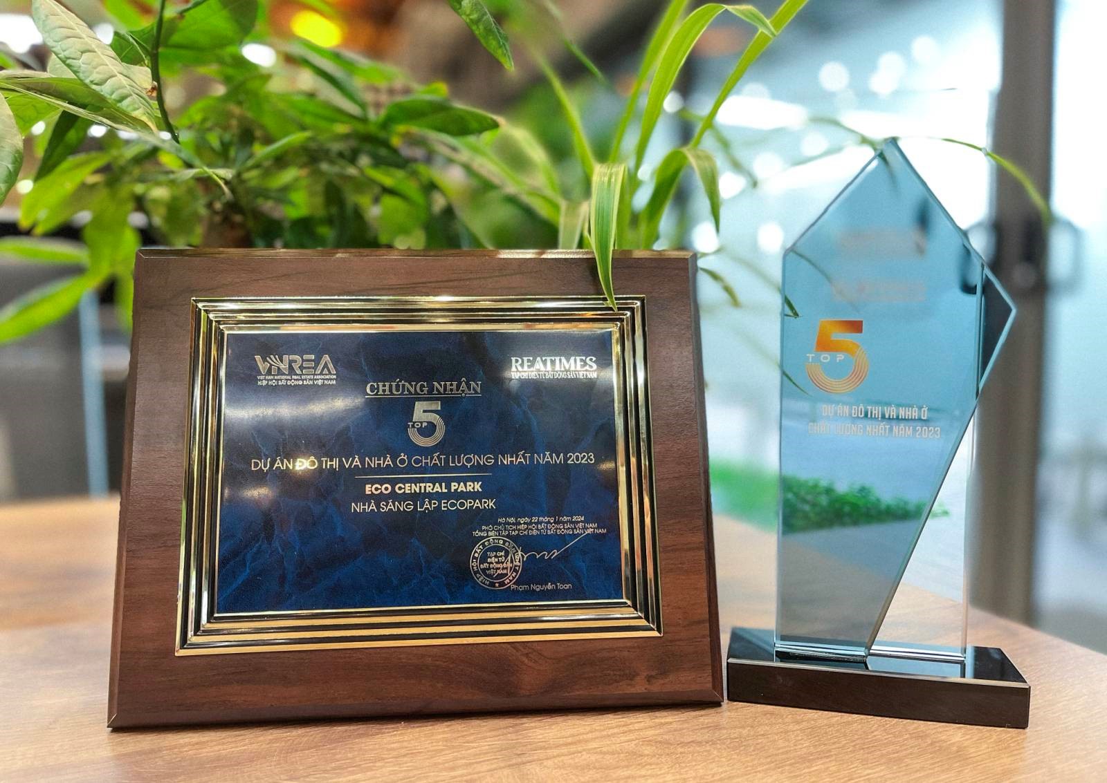 Eco Central Park được vinh danh l&agrave; khu đ&ocirc; thị v&agrave; nh&agrave; ở chất lượng nhất năm 2023. &nbsp;