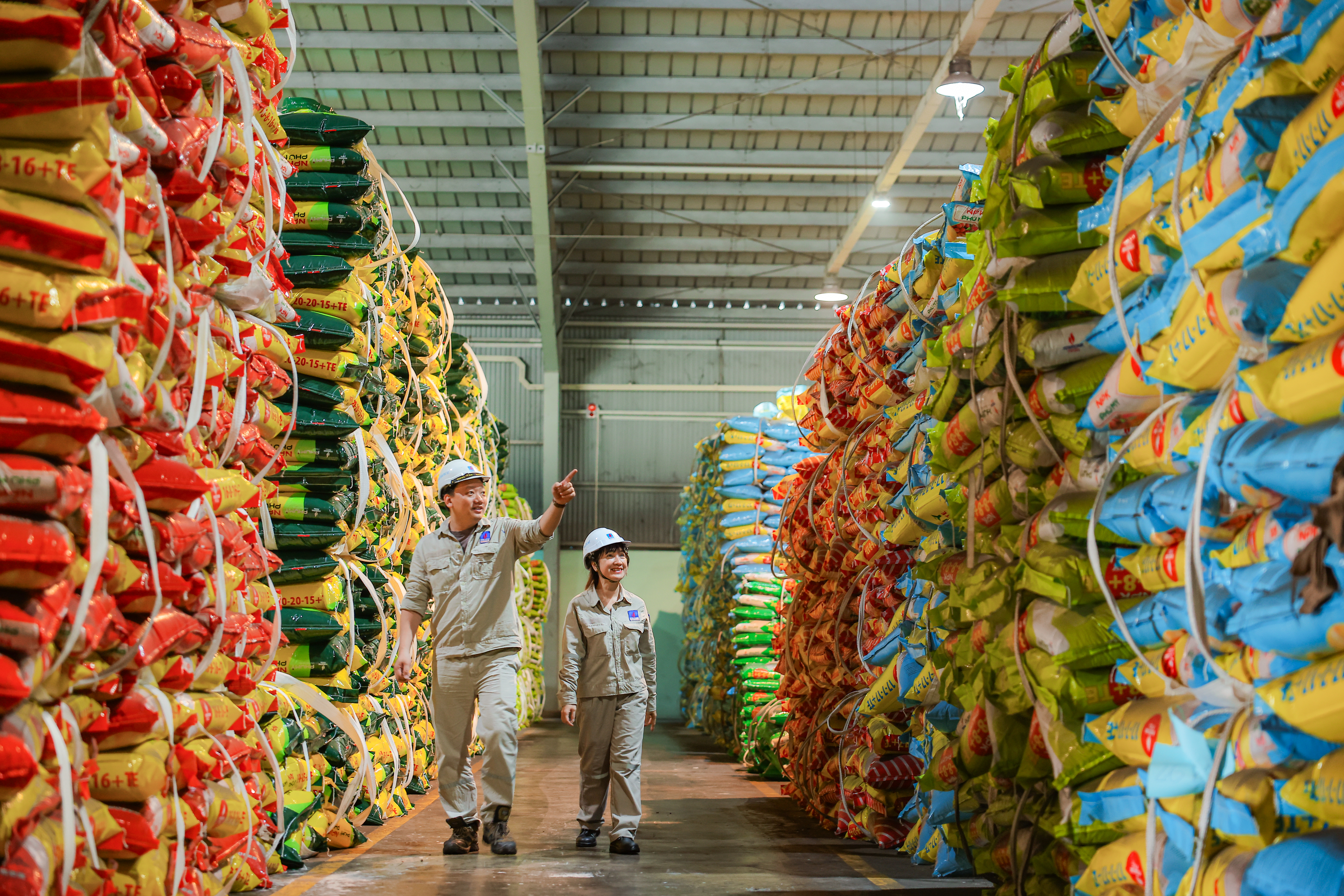 Nhà máy Đạm Phú Mỹ vận hành tối đa công suất, đảm bảo nguồn cung phân bón và sẵn sàng tận dụng cơ hội xuất khẩu - Ảnh 2