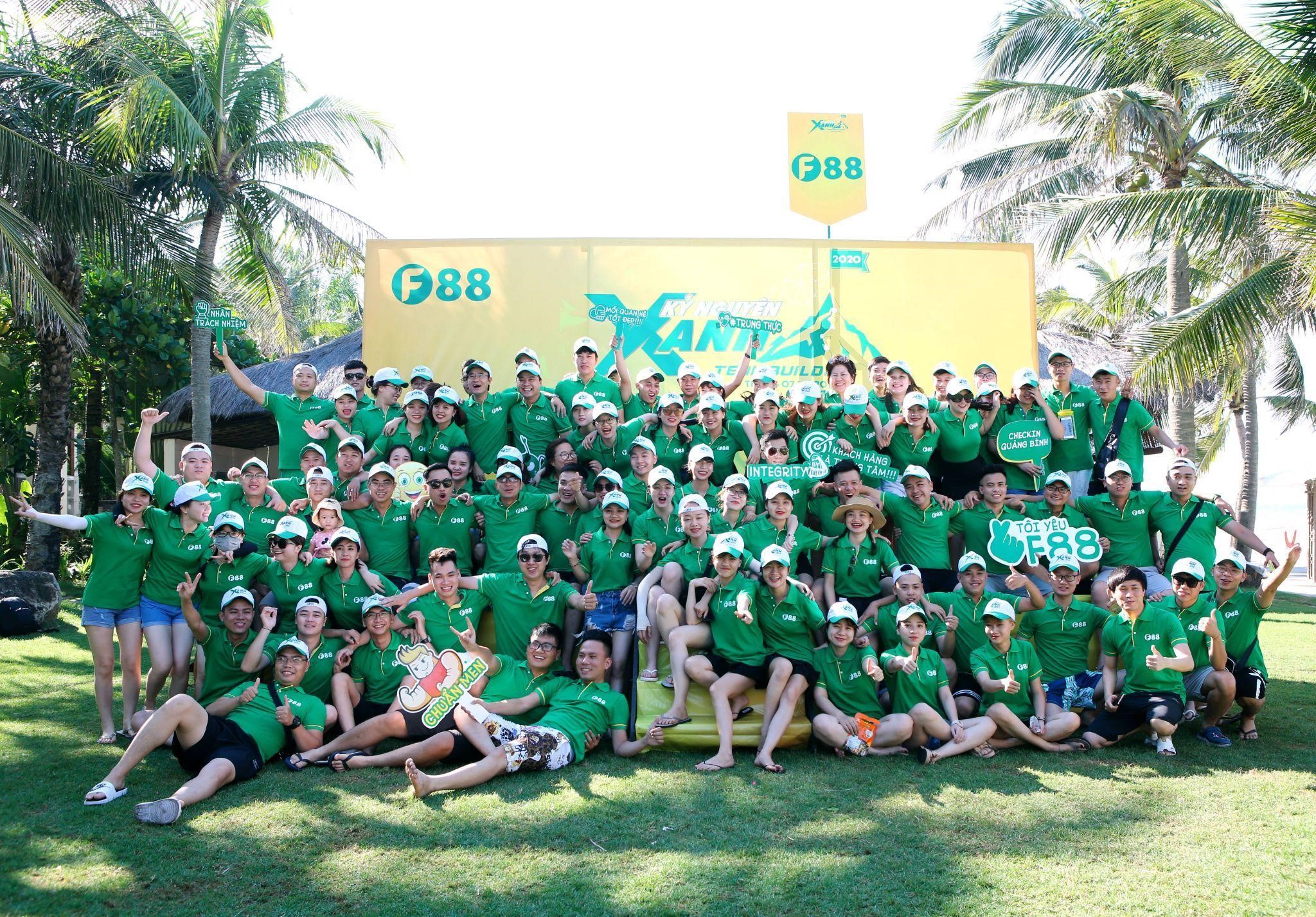 Cơ cấu nh&acirc;n sự hiện tại của F88 được đ&aacute;nh gi&aacute; l&agrave; trẻ, năng động v&agrave; tiềm năng. Trong số hơn 4.000 nh&acirc;n vi&ecirc;n, gen X chiếm 1%, gen Y l&agrave; 63% v&agrave; gen Z l&agrave; 36%. C&oacute; 40% nh&acirc;n sự l&agrave;m việc tập trung tại H&agrave; Nội, Th&agrave;nh phố Hồ Ch&iacute; Minh v&agrave; 60% l&agrave;m việc tại c&aacute;c tỉnh th&agrave;nh kh&aacute;c. Trong đ&oacute;, 53% nh&acirc;n sự F88 l&agrave; nữ giới. &nbsp;