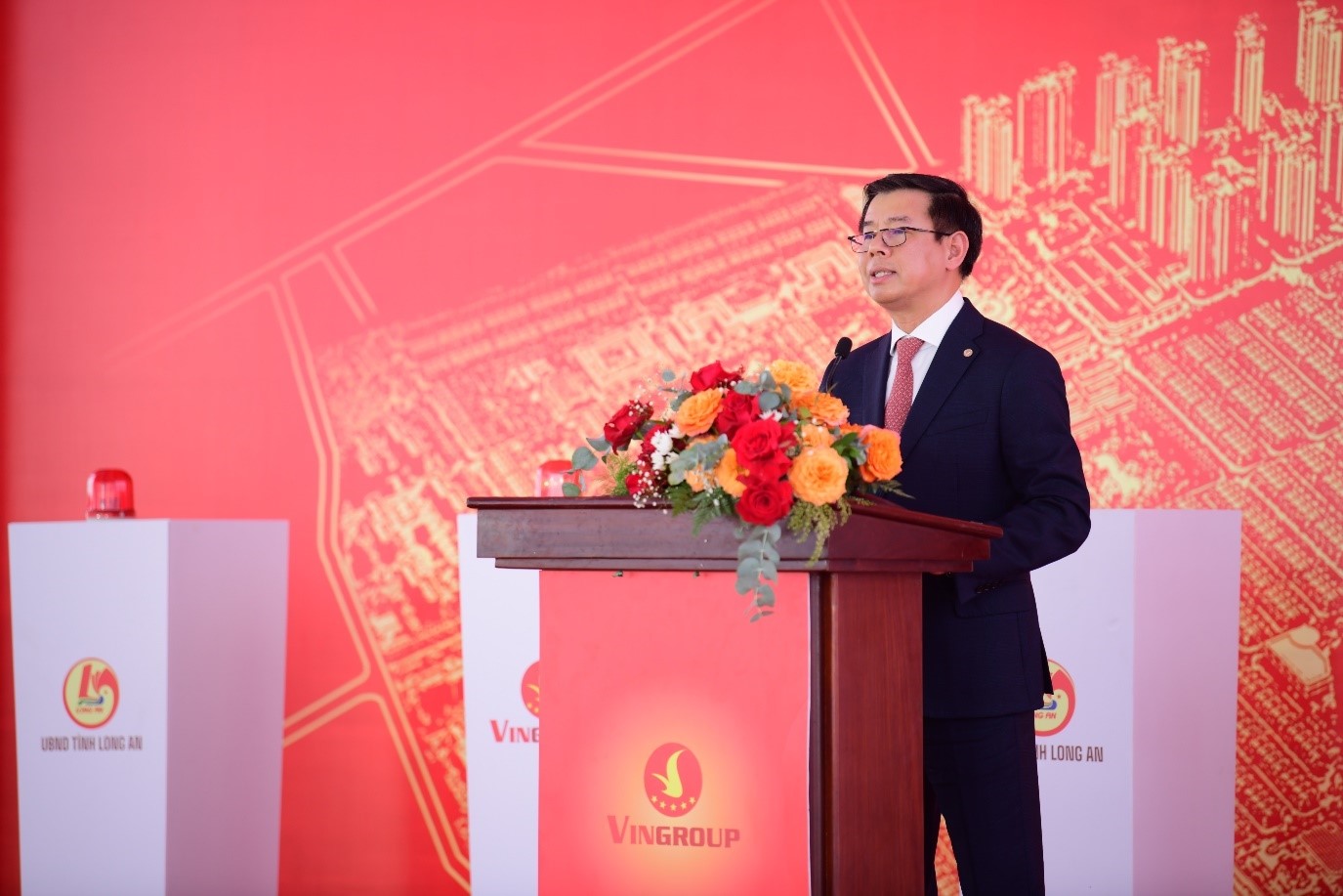 &Ocirc;ng Nguyễn Việt Quang &ndash; Ph&oacute; Chủ tịch Hội đồng Quản trị ki&ecirc;m Tổng gi&aacute;m đốc Tập đo&agrave;n Vingroup ph&aacute;t biểu tại sự kiện khởi c&ocirc;ng &nbsp;