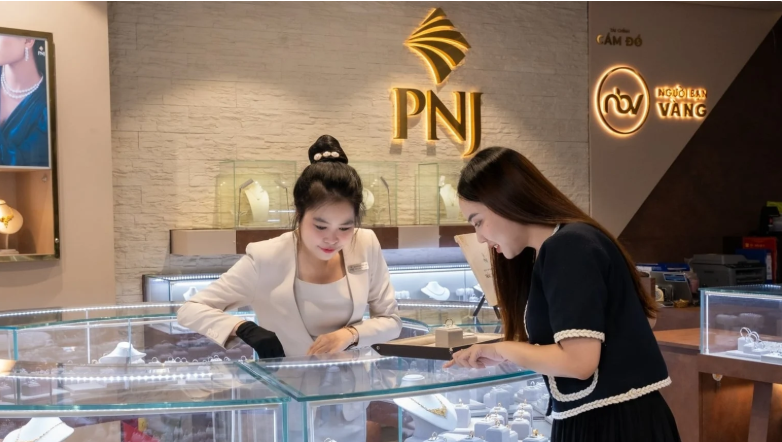 PNJ mở rộng hệ thống b&aacute;n lẻ v&agrave; ph&aacute;t triển chuỗi gi&aacute; trị trong ng&agrave;nh kim ho&agrave;n.