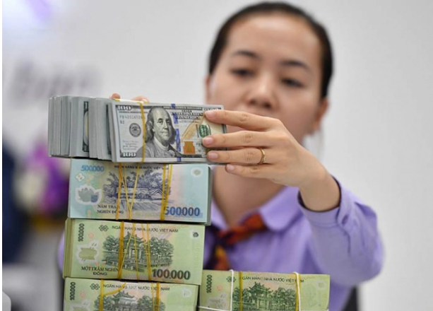 Gi&#225; USD ng&#226;n h&#224;ng vượt mốc 25.000 đồng - Ảnh 1