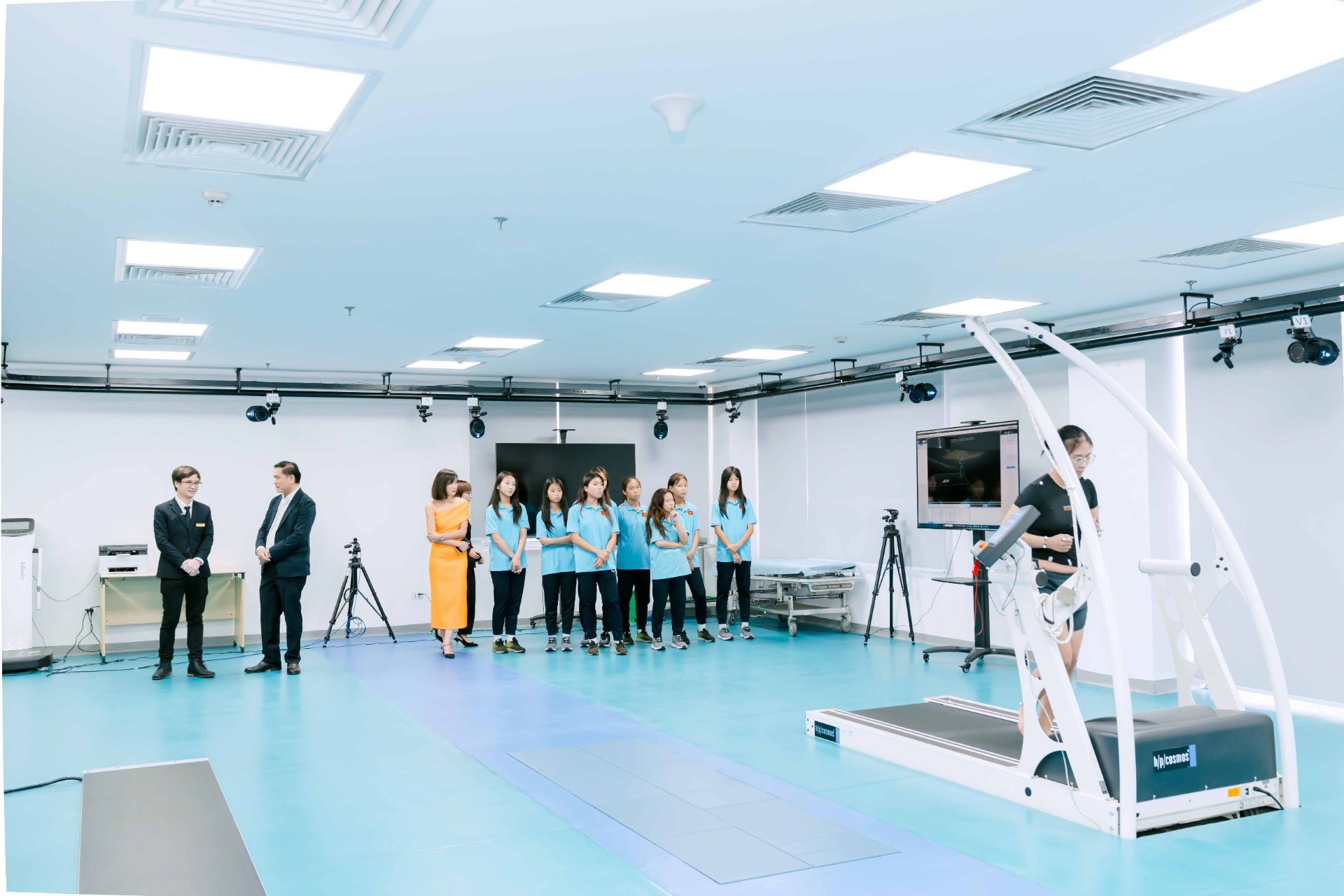 Vinmec l&agrave; đơn vị duy nhất tại Việt Nam c&oacute; Ph&ograve;ng Ph&acirc;n t&iacute;ch vận động ti&ecirc;n phong ứng dụng c&ocirc;ng nghệ, kỹ thuật ti&ecirc;n tiến nhất v&agrave;o việc điều trị chấn thương v&agrave; y học thể thao