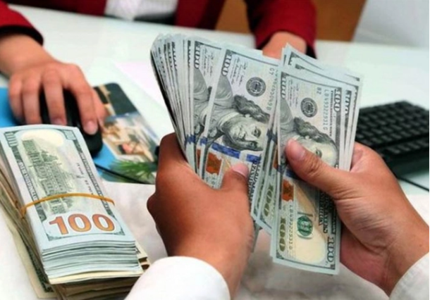 Gi&#225; USD ng&#226;n h&#224;ng đồng loạt vượt mốc 25.000 đồng - Ảnh 1